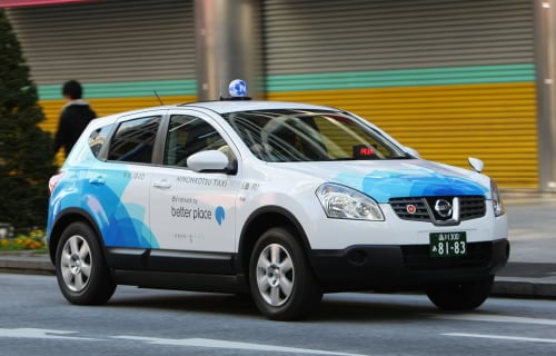 バッテリー交換式電気自動車タクシーを運行